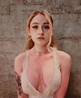 Janet Devlin Nude Leaks Photo 4