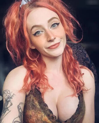 Janet Devlin Nude Leaks Photo 8