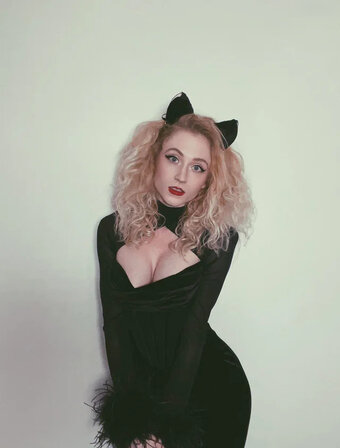 Janet Devlin Nude Leaks Photo 10