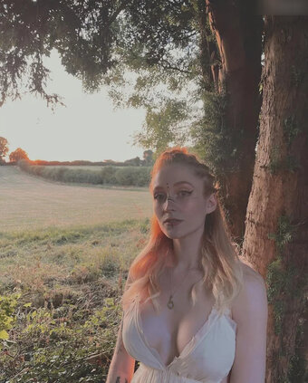 Janet Devlin Nude Leaks Photo 13
