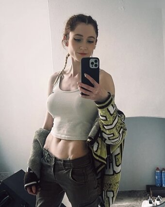 Janet Devlin Nude Leaks Photo 24