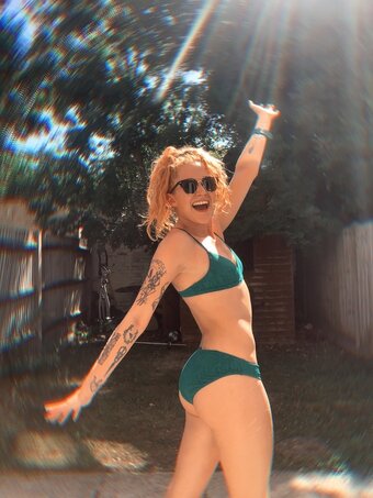 Janet Devlin Nude Leaks Photo 25