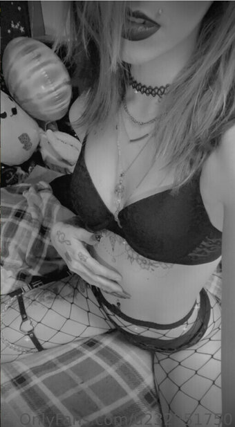 Jasmhyn_makeup / jasmhyn_modeling Nude Leaks OnlyFans Photo 7
