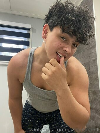 jesseunderhill Nude Leaks Photo 8