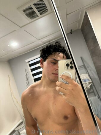 jesseunderhill Nude Leaks Photo 20