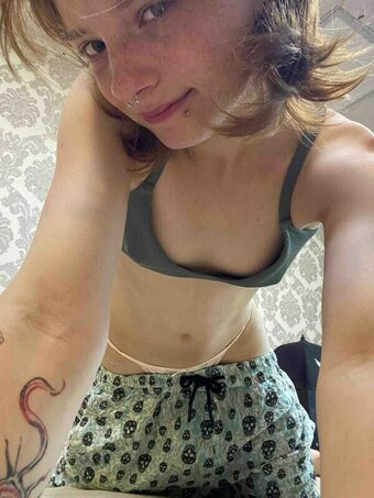 JinaTscrious / doriseisley / eustoliawallett / nieves-vy Nude Leaks Photo 1