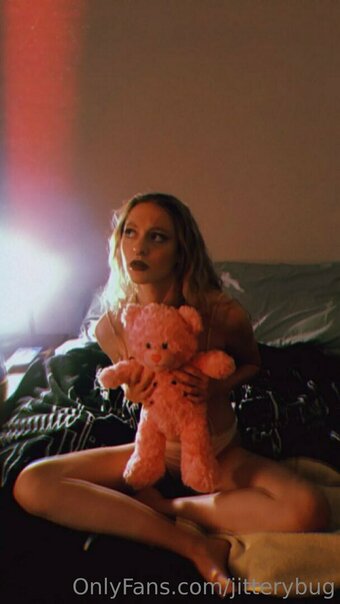 jitterybug / ittybittybugg_ / salemthebugg Nude Leaks OnlyFans Photo 3