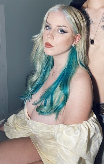 Jules / julesari Nude Leaks OnlyFans Photo 4