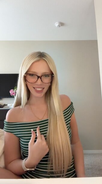 Julia Larson / julia.larson07 / julia_larson07 Nude Leaks Photo 2