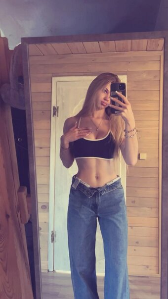 Julia Pytel / julia_pytel_tt / official_julia_pytel Nude Leaks Photo 4