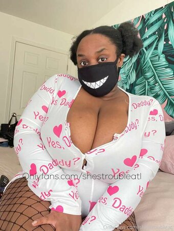 Juni Lee / LeeTheGoddess_ / https: / leethegoddess / shestroubleatl Nude Leaks OnlyFans Photo 2