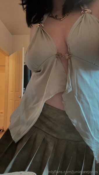 juniebeejones