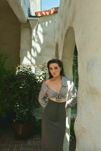 Kaitlyn Dever Nude Leaks Photo 2