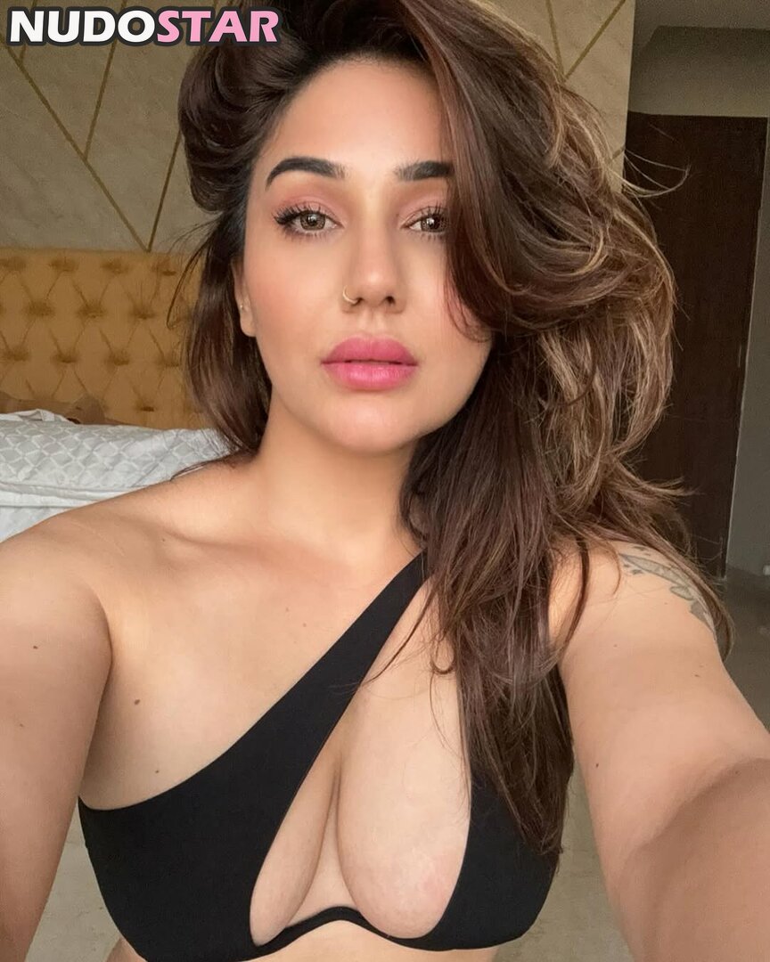 Kangna Sharma  kangnasharma16 Nude Leaks Photo 2 - NudoStar