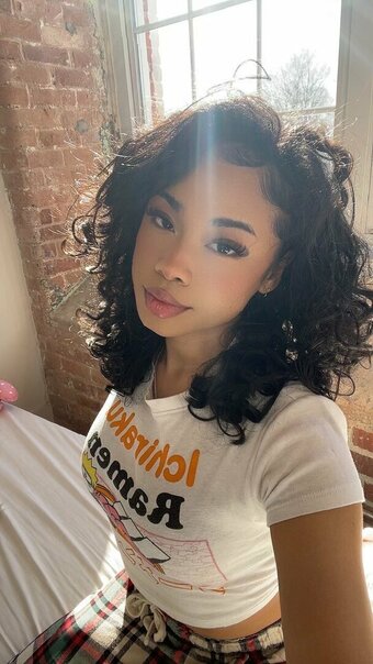 KarelessKitty / Karelesskvtty Nude Leaks Photo 2