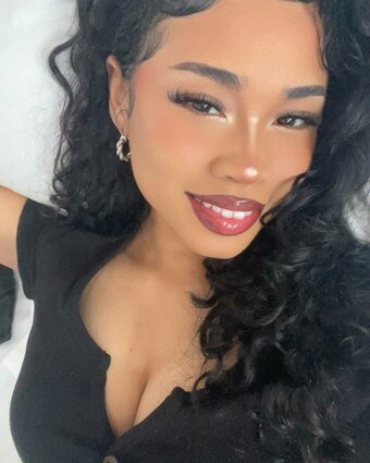 KarelessKitty / Karelesskvtty Nude Leaks Photo 9