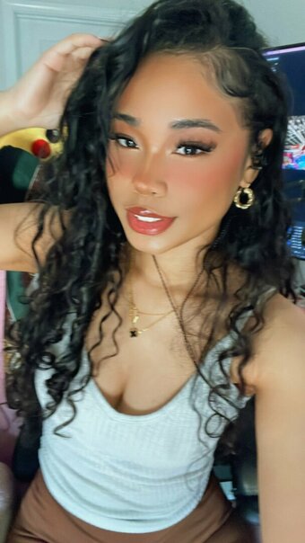 KarelessKitty / Karelesskvtty Nude Leaks Photo 16