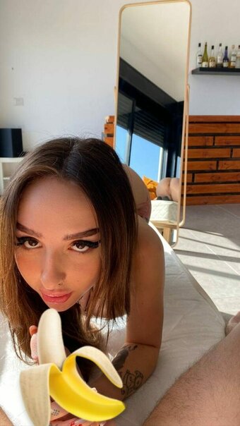 KarinNegative / karin_orhov / karinegative Nude Leaks OnlyFans Photo 5