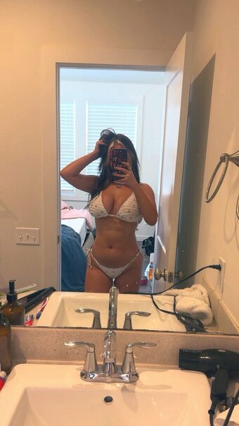 karlimitchell Nude Leaks Photo 2