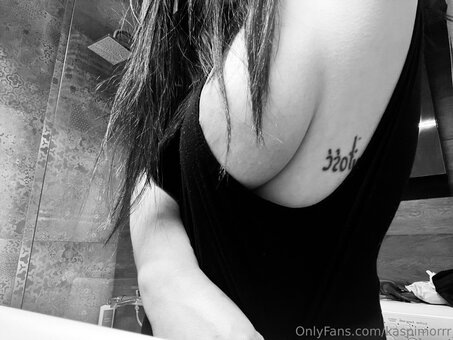 kaspimorrr Nude Leaks Photo 27