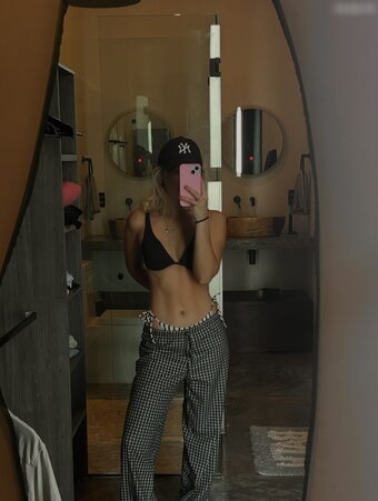 Kathi Baum Nude Leaks Photo 7