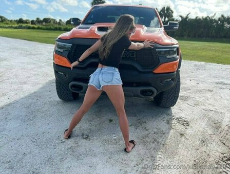 kellymay129 Nude Leaks Photo 23