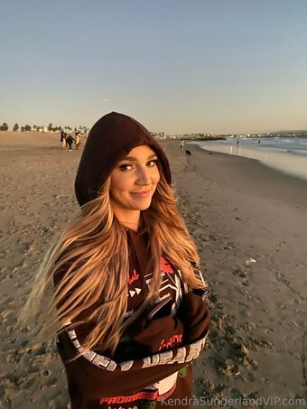 kendrasunderland Nude Leaks Photo 22