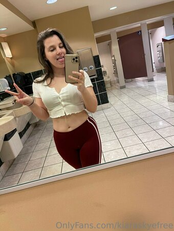 kiaraskyefree Nude Leaks Photo 10