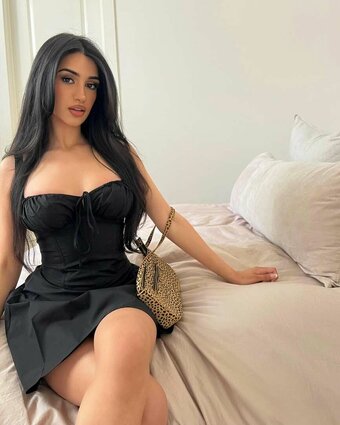 Komal Basran / komalbasrann Nude Leaks Photo 5