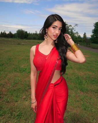 Komal Basran / komalbasrann Nude Leaks Photo 8
