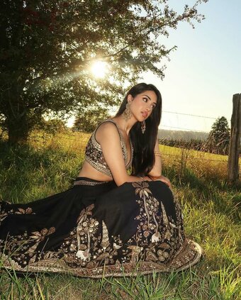Komal Basran / komalbasrann Nude Leaks Photo 16