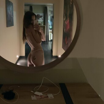 kriss_vector.45 Nude Leaks Photo 4
