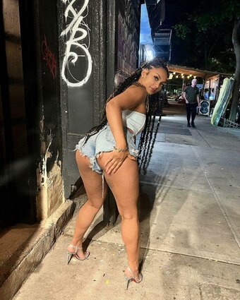 Kriz / Secret_bombshell / kriss_kiss Nude Leaks OnlyFans Photo 4
