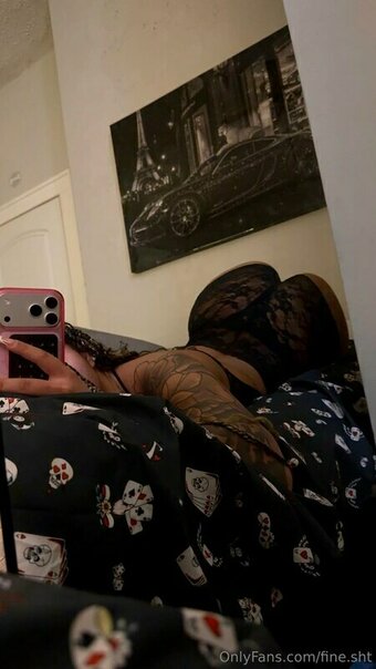 Kryslin / Fine.Sht Nude Leaks Photo 2