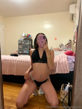 kyleejane Nude Leaks Photo 13