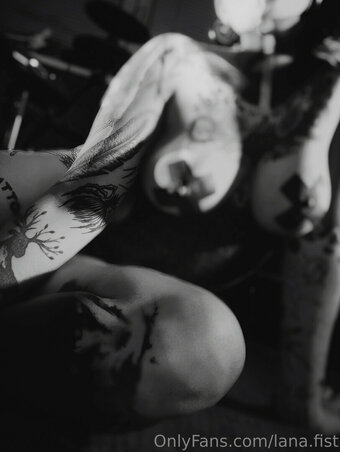 lana.fist Nude Leaks Photo 6