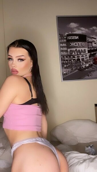 Lara Büttner / larabttnlara / larabttnn Nude Leaks OnlyFans Photo 7