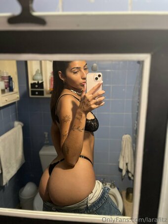 larafitz Nude Leaks Photo 17