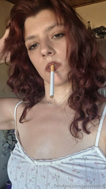 larasmoking Nude Leaks Photo 4