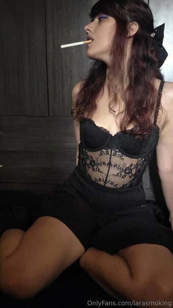 larasmoking Nude Leaks Photo 10