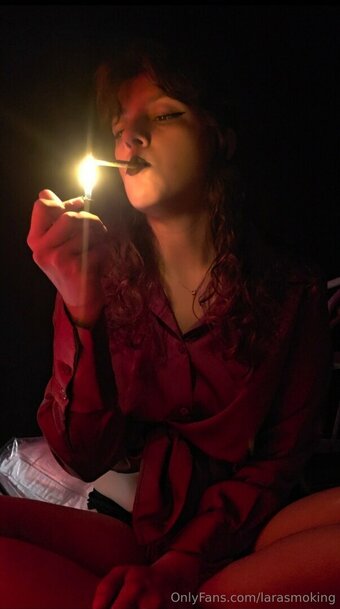 larasmoking Nude Leaks Photo 14