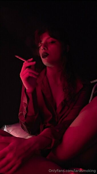 larasmoking Nude Leaks Photo 15