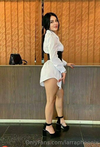 larraphoenix Nude Leaks Photo 4