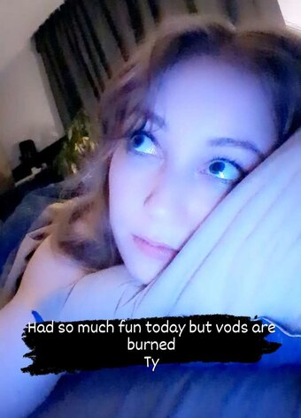 Lauraa / lauraa.gy Nude Leaks OnlyFans Photo 23