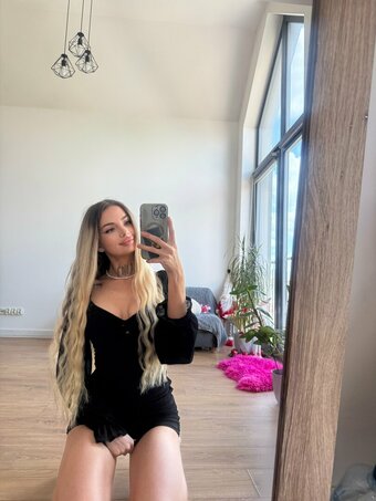 lauraleeee Nude Leaks Photo 11