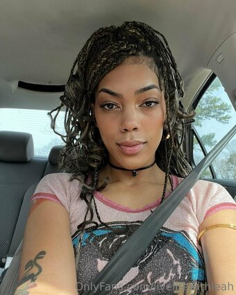 leahsade Nude Leaks Photo 3