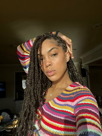 leahsade Nude Leaks Photo 11