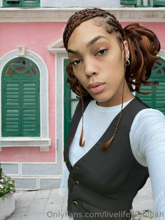 leahsade Nude Leaks Photo 17