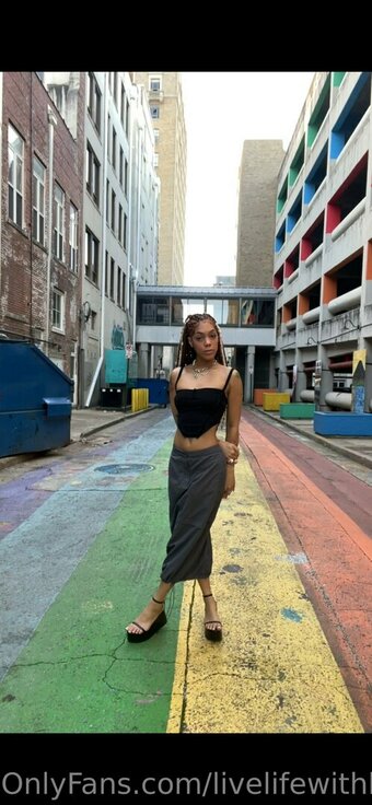 leahsade Nude Leaks Photo 18