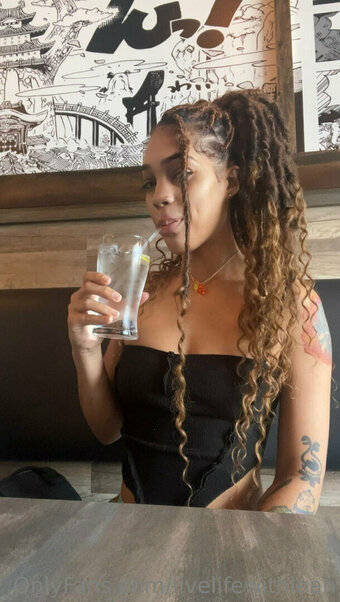 leahsade Nude Leaks Photo 19